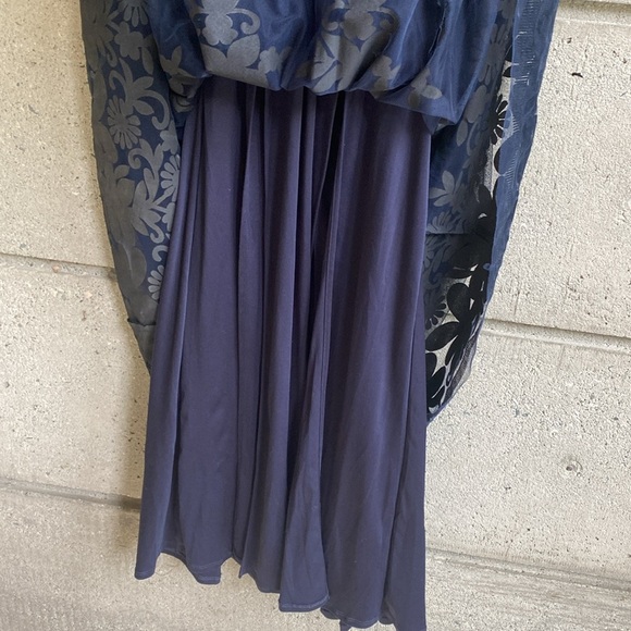 Simon’s Flocked Velvet Dress - Picture 9 of 11